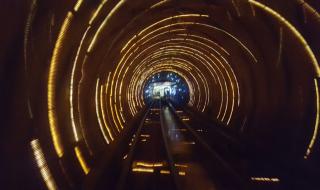 上海外滩隧道车祸 上海外滩隧道车祸